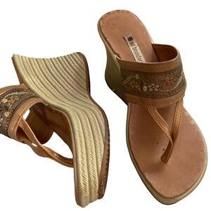 No Boundaries Womens Tan Floral Embroidered Platform Wedge Sandals Boho Size 7